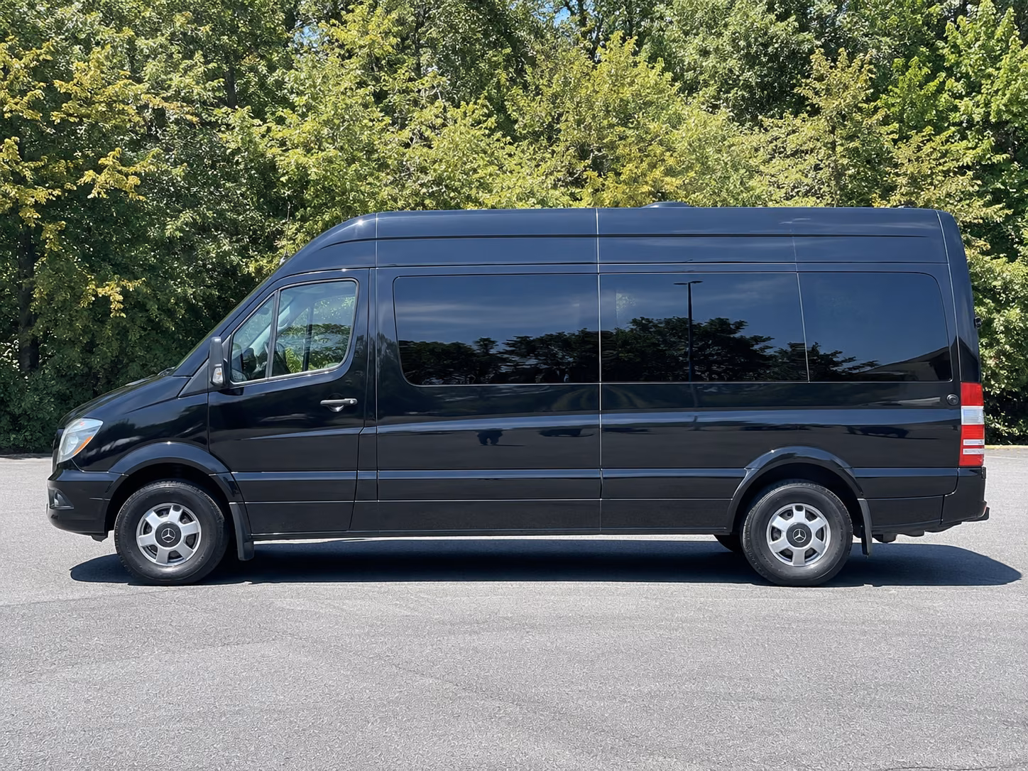 arrange transportation for your next corporate event 1