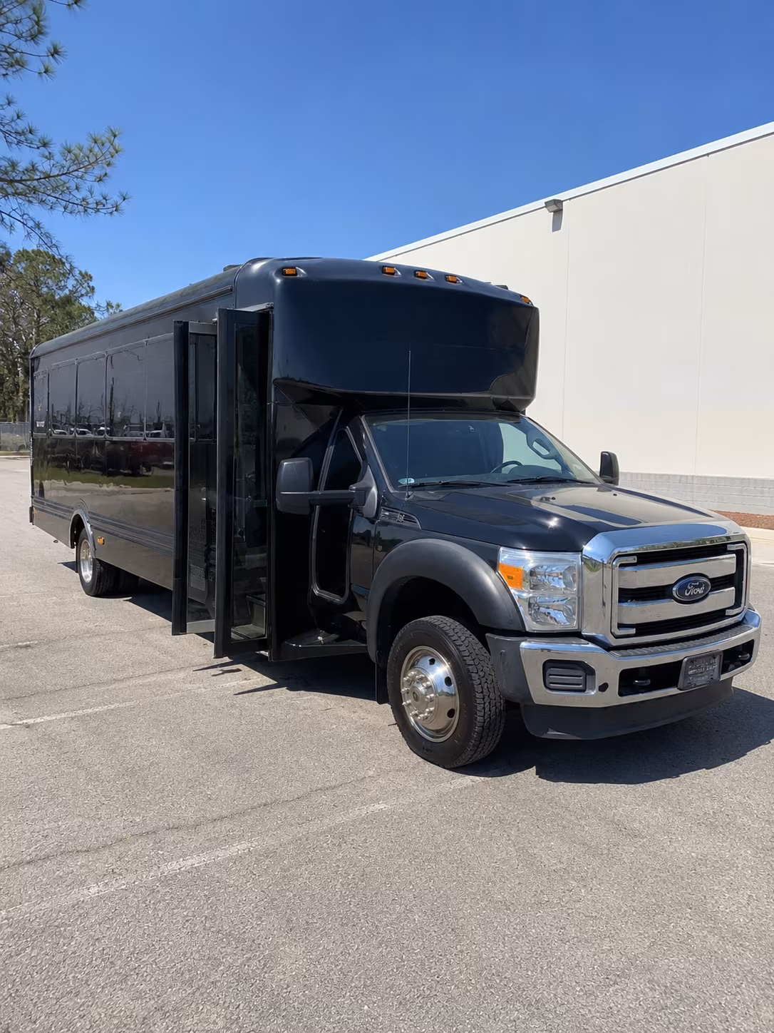 bus rentals for fallbrook winery tours and avocado trail tastings