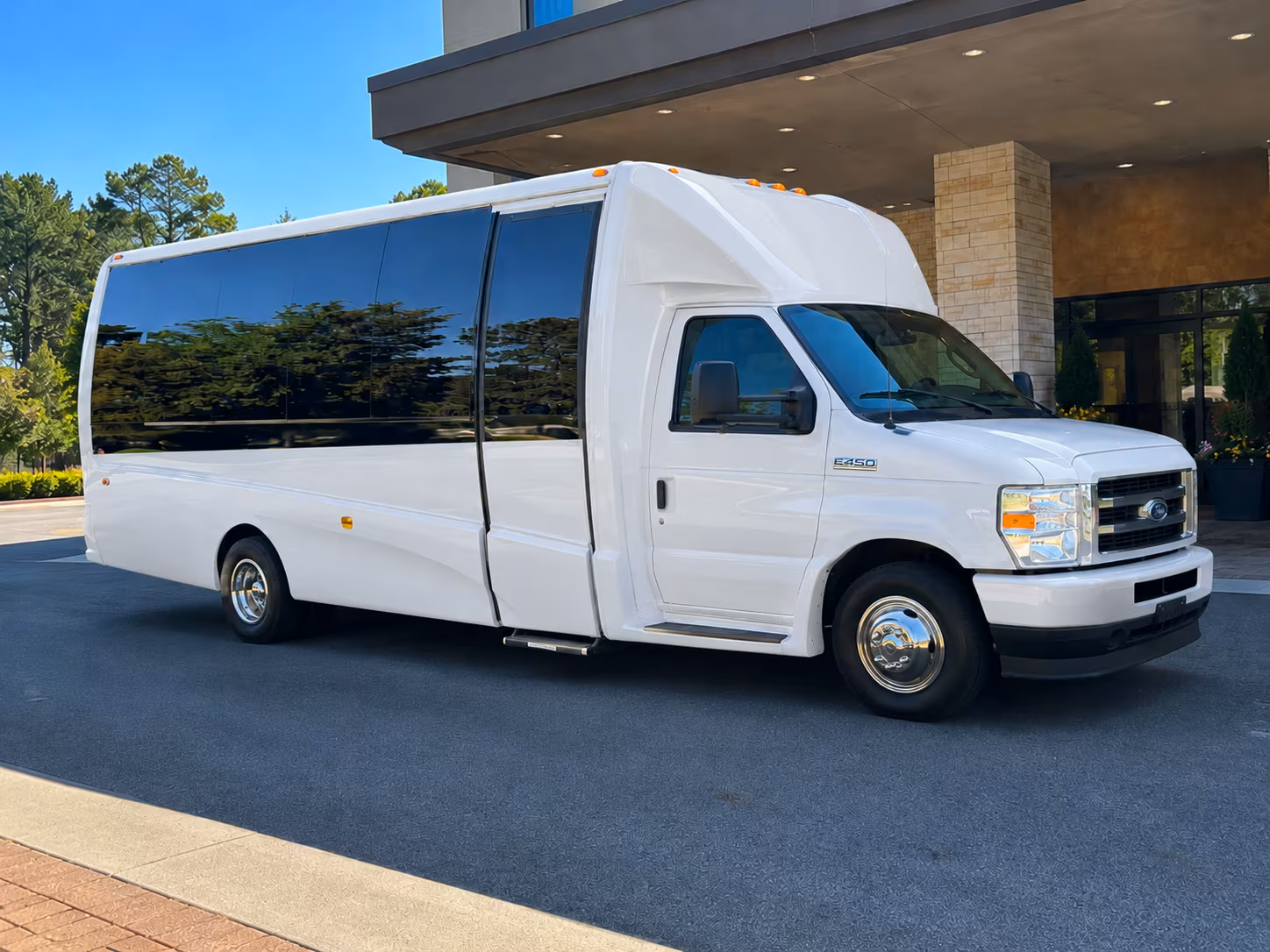 minibus rentals for corporate wine tours and team outings near san marcos
